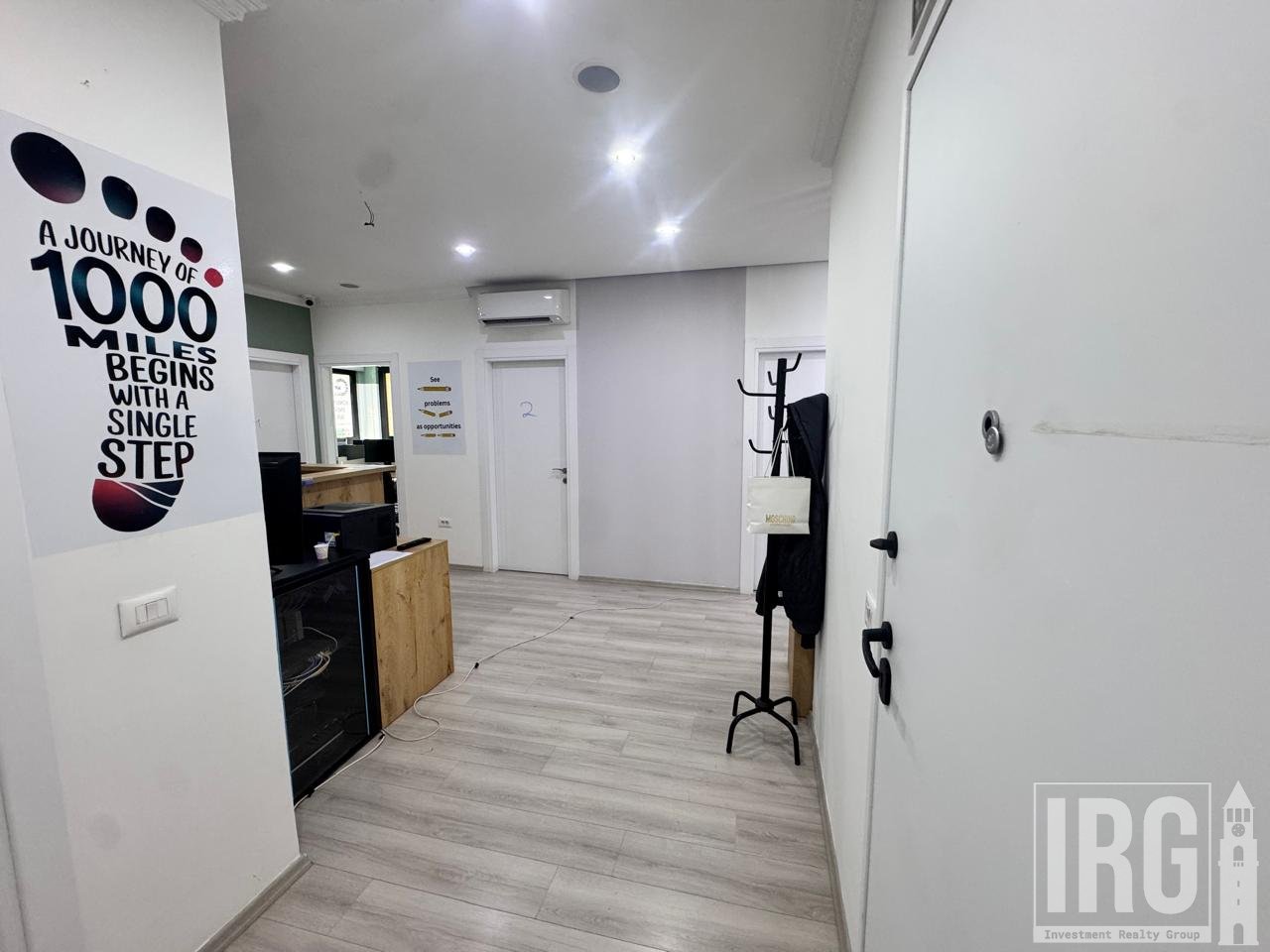 OFFICE AT SQUARE 21!