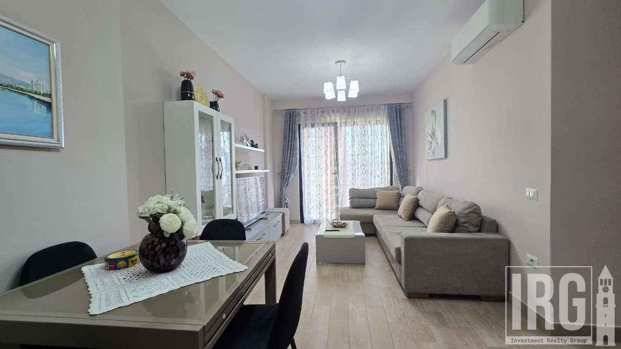 APARTAMENT 2+1 PER QERA PRANE "21 DHJETORIT" !
70,000 Lekë /Muaj
