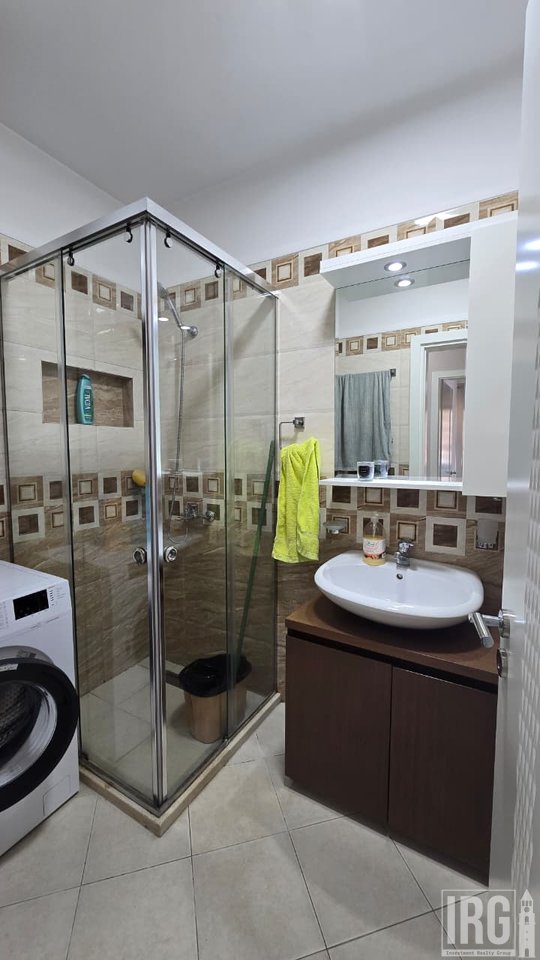 APARTAMENT 2+1 PER QERA PRANE "21 DHJETORIT" !
70,000 Lekë /Muaj
