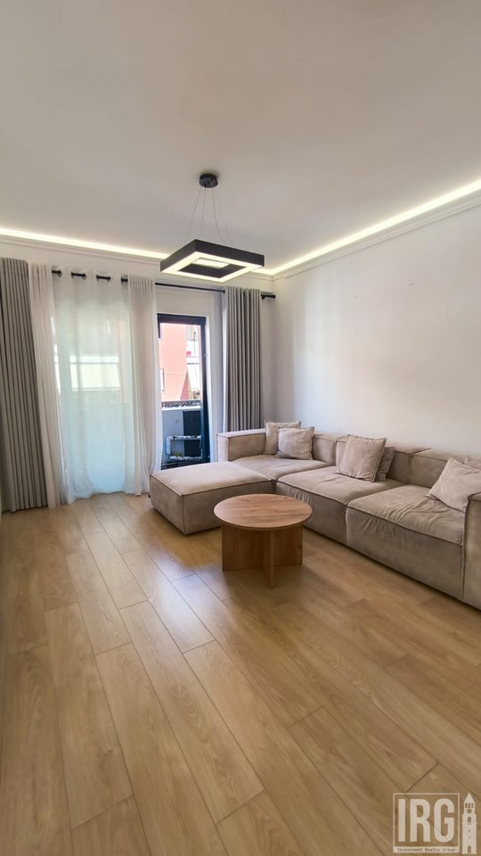 JEPET ME QIRA | APARTAMENT 3+1 + POST PARKIMI
📍 Rruga e Kosovarëve, Tiranë