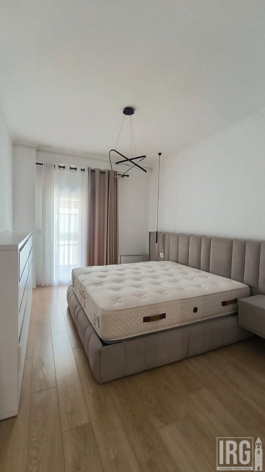 JEPET ME QIRA | APARTAMENT 3+1 + POST PARKIMI
📍 Rruga e Kosovarëve, Tiranë