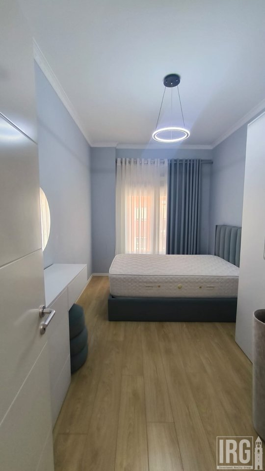 JEPET ME QIRA | APARTAMENT 3+1 + POST PARKIMI
📍 Rruga e Kosovarëve, Tiranë