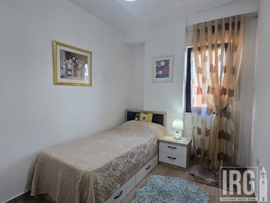 APARTAMENT 2+1 PER QERA PRANE "21 DHJETORIT" !
70,000 Lekë /Muaj