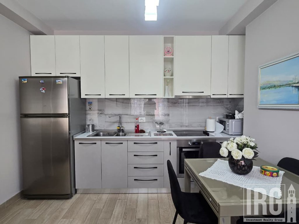 APARTAMENT 2+1 PER QERA PRANE "21 DHJETORIT" !
70,000 Lekë /Muaj