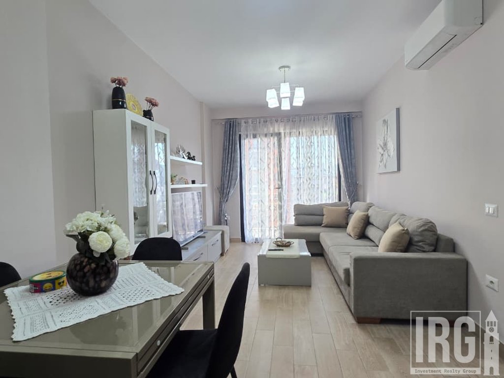 APARTAMENT 2+1 PER QERA PRANE "21 DHJETORIT" !
70,000 Lekë /Muaj