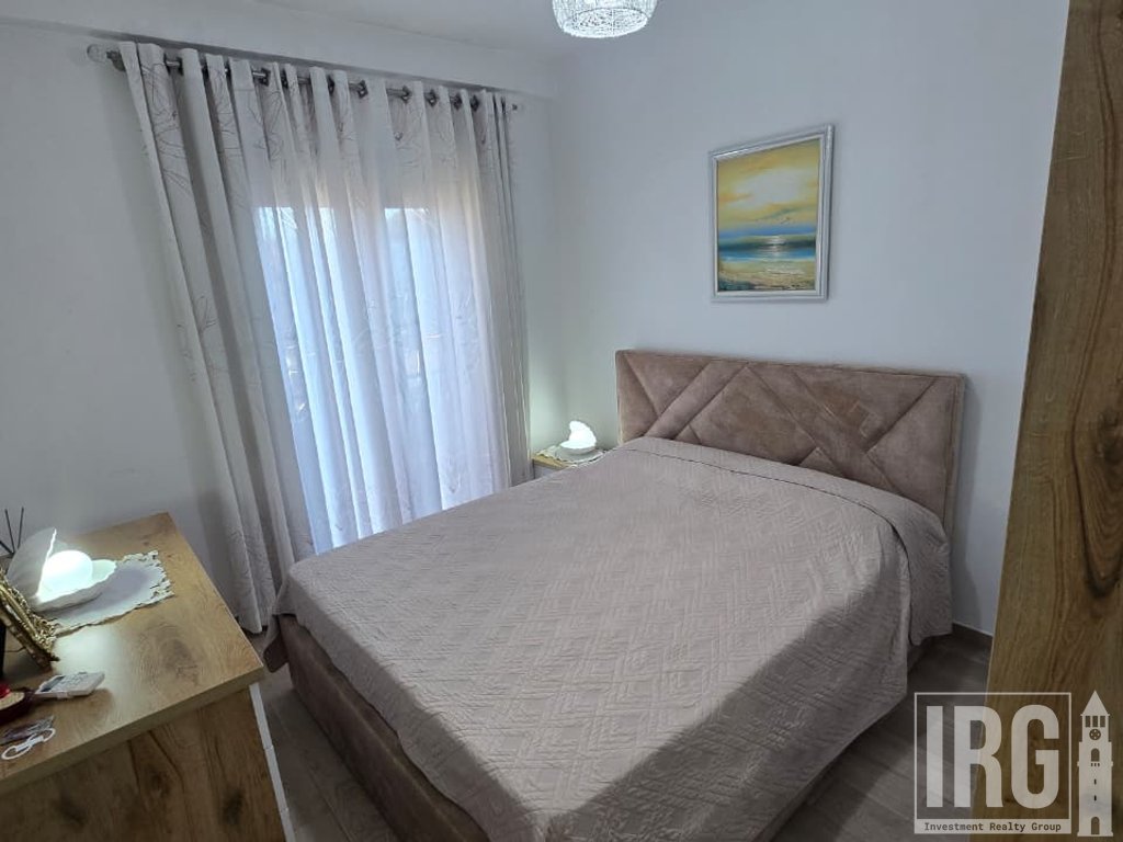 APARTAMENT 2+1 PER QERA PRANE "21 DHJETORIT" !
70,000 Lekë /Muaj