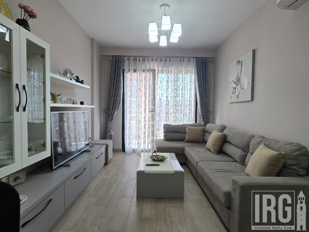 APARTAMENT 2+1 PER QERA PRANE "21 DHJETORIT" !
70,000 Lekë /Muaj