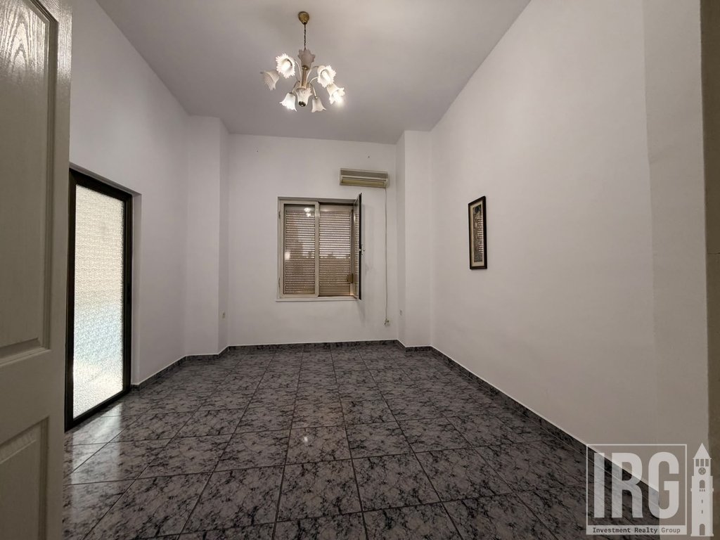 Shallvaret, Apartament i pershtatshem per zyra!