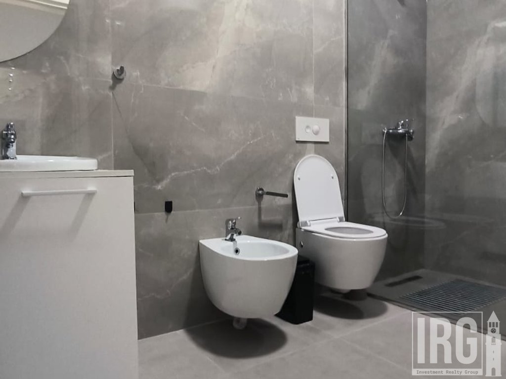 JEPET ME QIRA | APARTAMENT 3+1 + POST PARKIMI

📍 Rruga e Kosovarëve, Tiranë