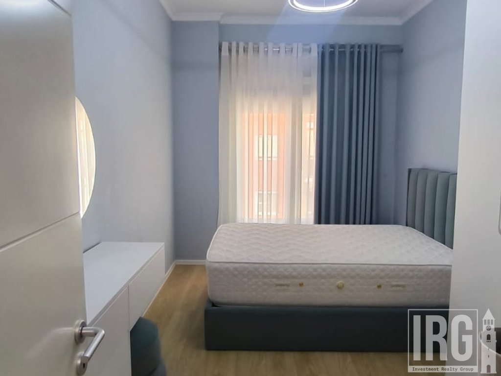 JEPET ME QIRA | APARTAMENT 3+1 + POST PARKIMI

📍 Rruga e Kosovarëve, Tiranë