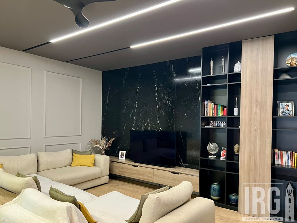 SHITET | APARTAMENT PREMIUM
OXHAKU KOMPLEKSI TOWER BRIDGE 3  , 2 POSTE PARKIMI