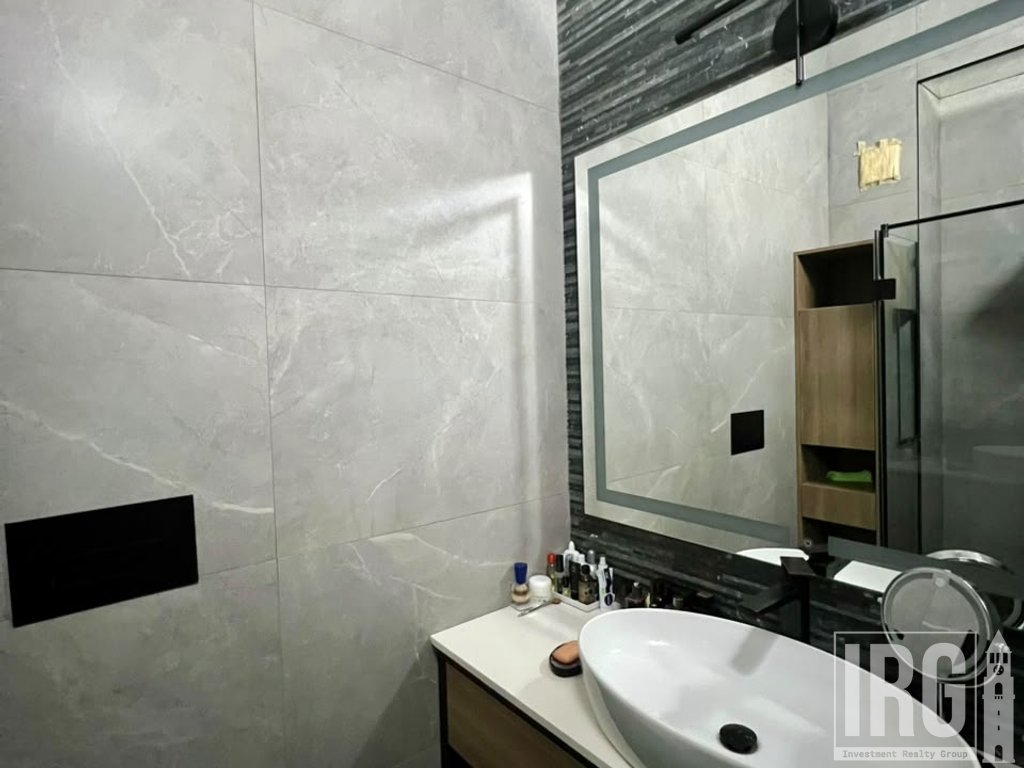 SHITET | APARTAMENT PREMIUM
OXHAKU KOMPLEKSI TOWER BRIDGE 3  , 2 POSTE PARKIMI