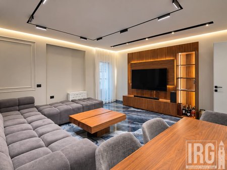 Jepet me Qira Apartament 2+1 me Parkim – Kopshti Botanik, Pranë Xhamisë