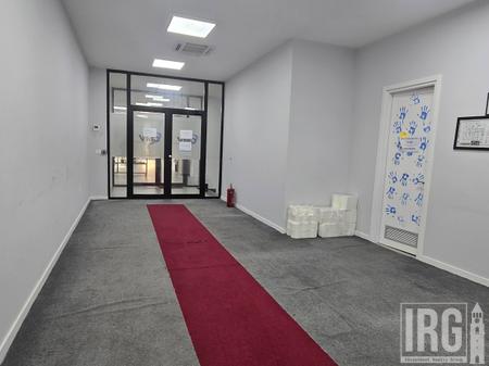 UFFICIO IN VIA RR. HOXHA TAHSIM!