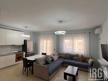 APARTAMENT 2+1+2 NE QENDER TE TIRANES, PRANE 9 KATESHEVE