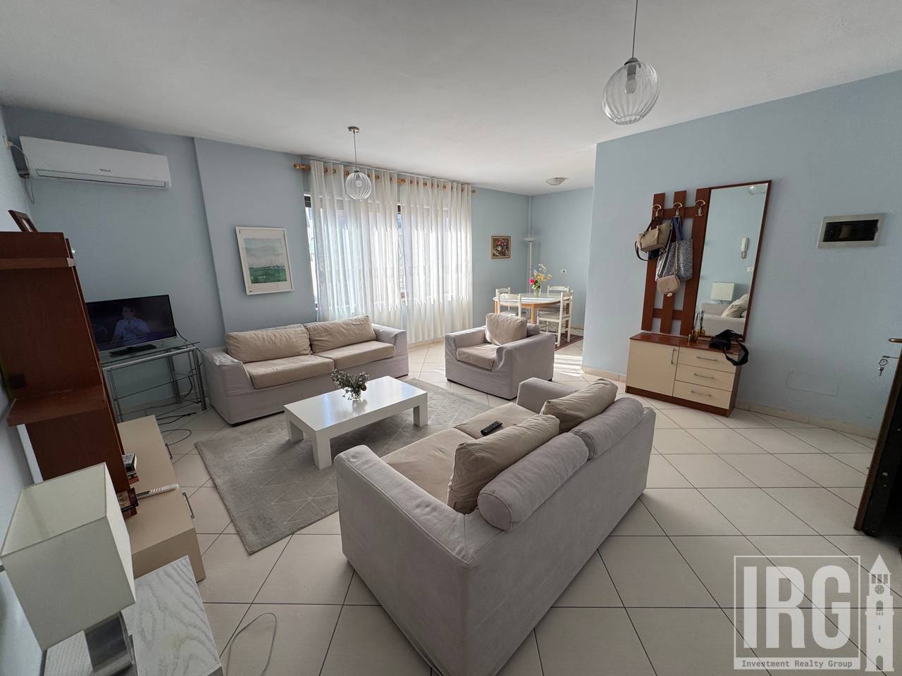 SHESIM APARTAMENT 2+1+2 – RRUGA E BARRIKADAVE!!