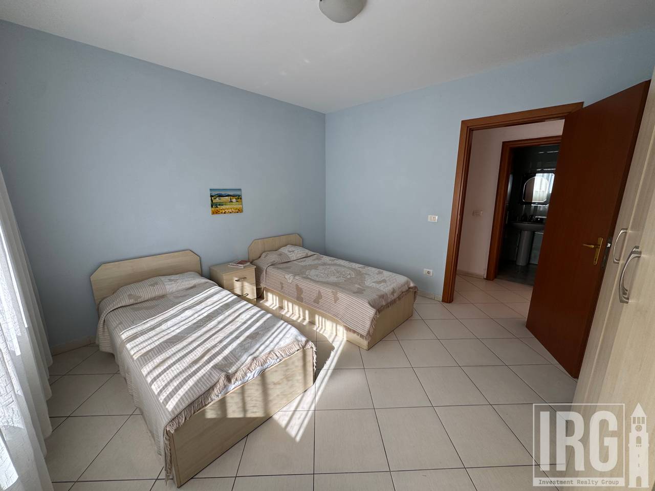 SHESIM APARTAMENT 2+1+2 – RRUGA E BARRIKADAVE!!