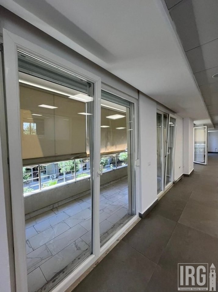OFFICE SPACE 445M2 + 2 PARKING SPOTS AT THE PARIS COMMUNE