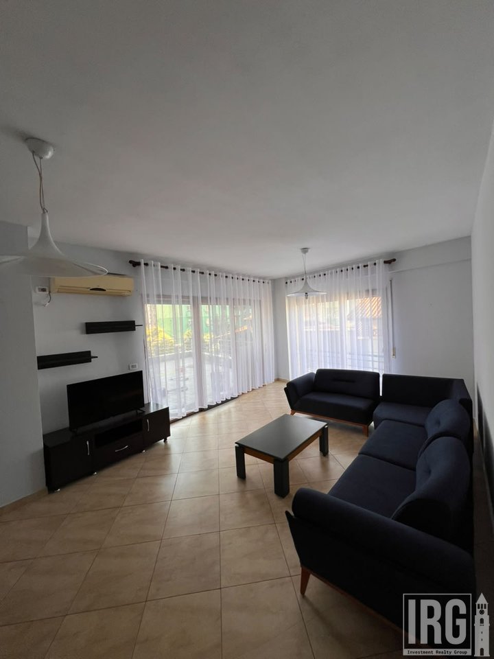 APARTAMENT 2+1+VERANDE TE KOMUNA E PARISIT