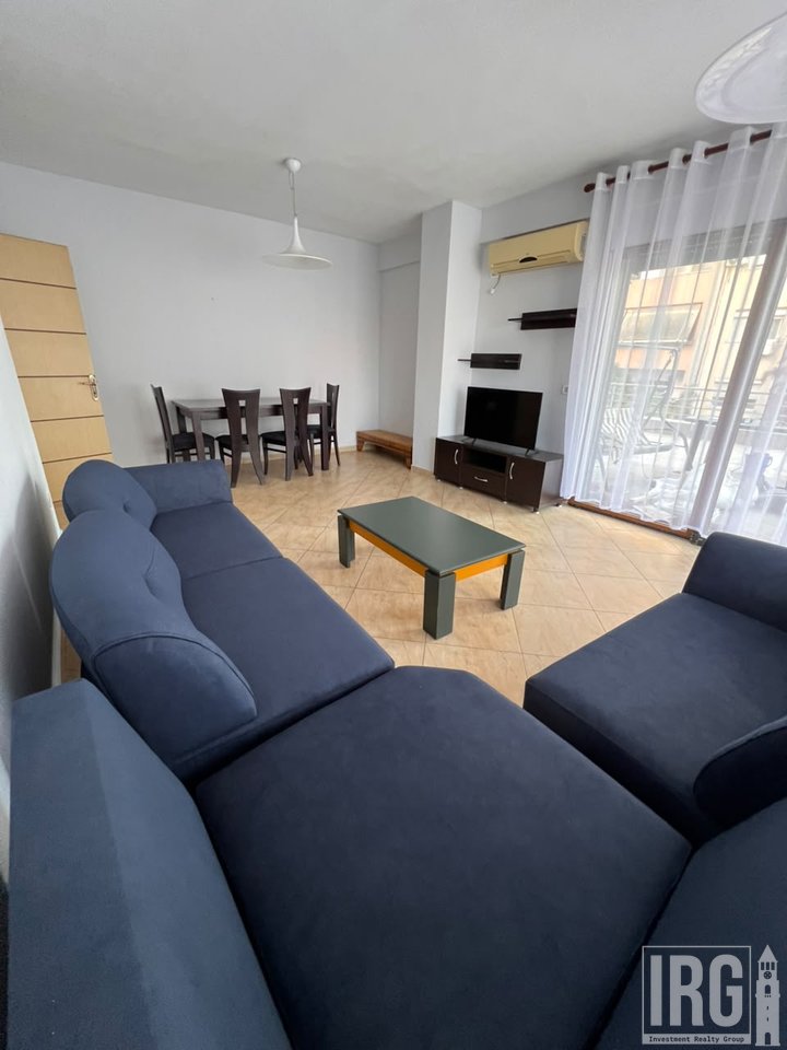 APARTAMENT 2+1+VERANDE TE KOMUNA E PARISIT