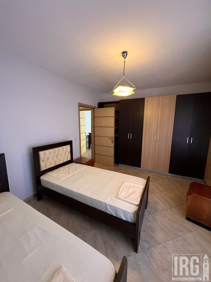 APARTAMENT 2+1+VERANDE TE KOMUNA E PARISIT
