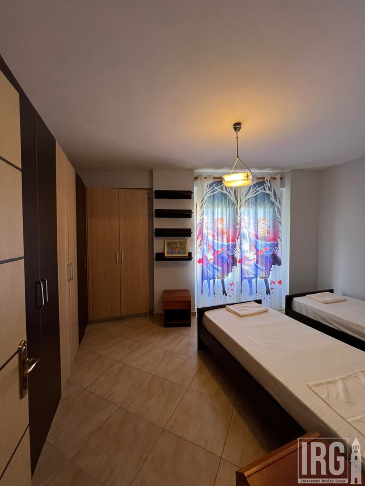 APARTAMENT 2+1+VERANDE TE KOMUNA E PARISIT