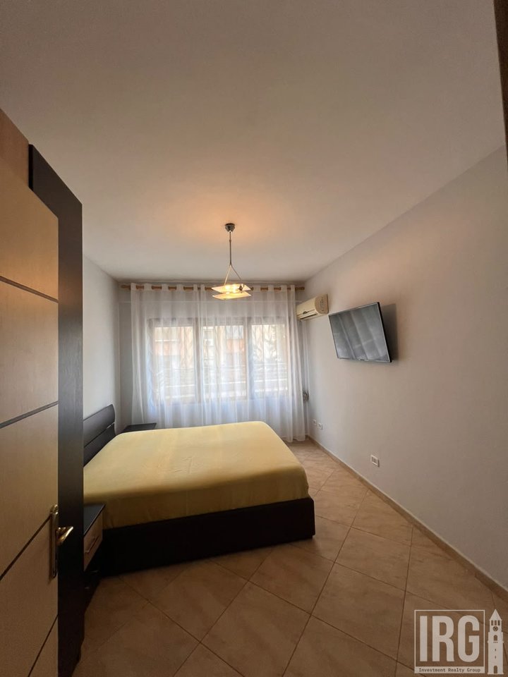 APARTAMENT 2+1+VERANDE TE KOMUNA E PARISIT
