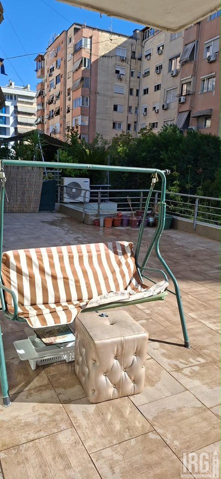 APARTAMENT 2+1+VERANDE TE KOMUNA E PARISIT