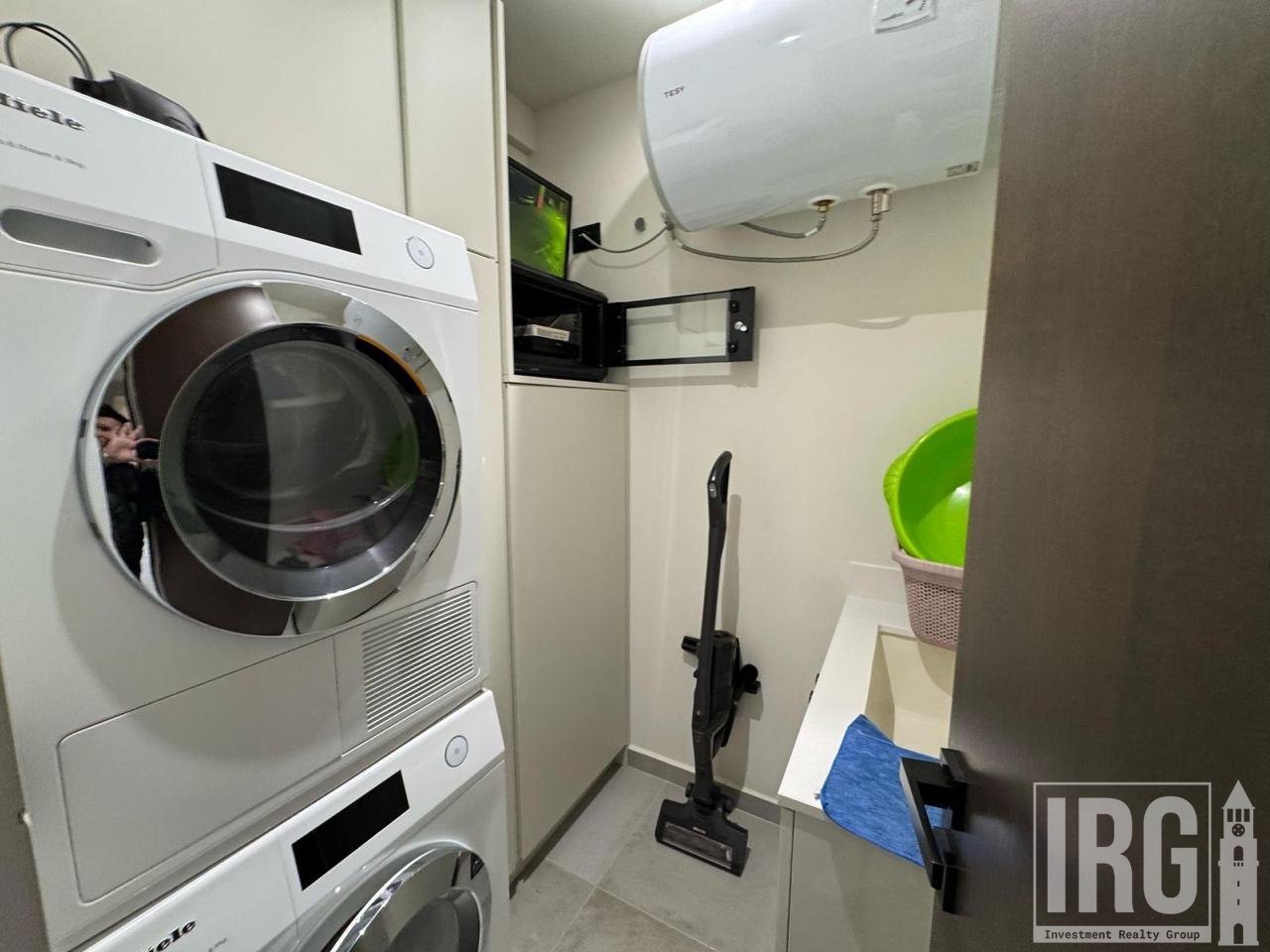 VENDESI APPARTAMENTO DI LUSSO con 2 posti auto a Kodra e Diellit