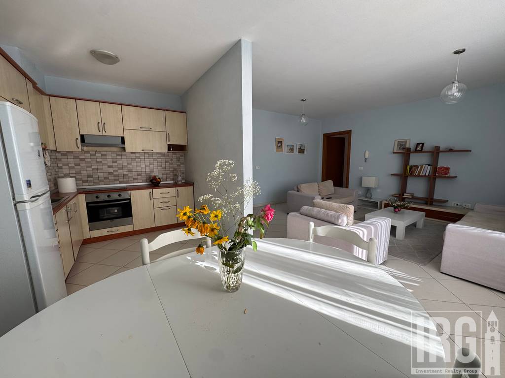 SHESIM APARTAMENT 2+1+2 – RRUGA E BARRIKADAVE!!