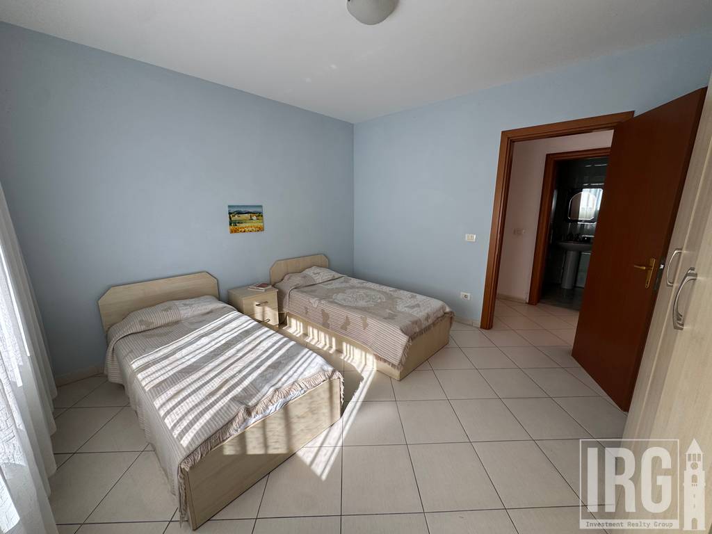 SHESIM APARTAMENT 2+1+2 – RRUGA E BARRIKADAVE!!