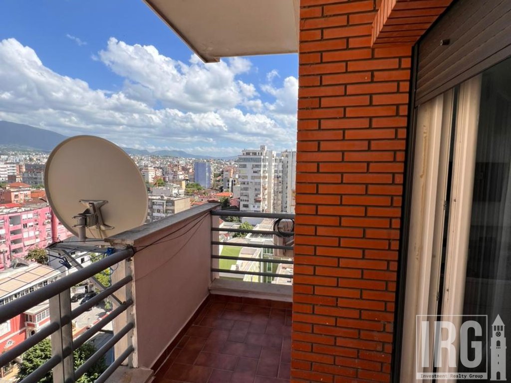 APARTAMENT 2+1+2 NE QENDER TE TIRANES, PRANE 9 KATESHEVE