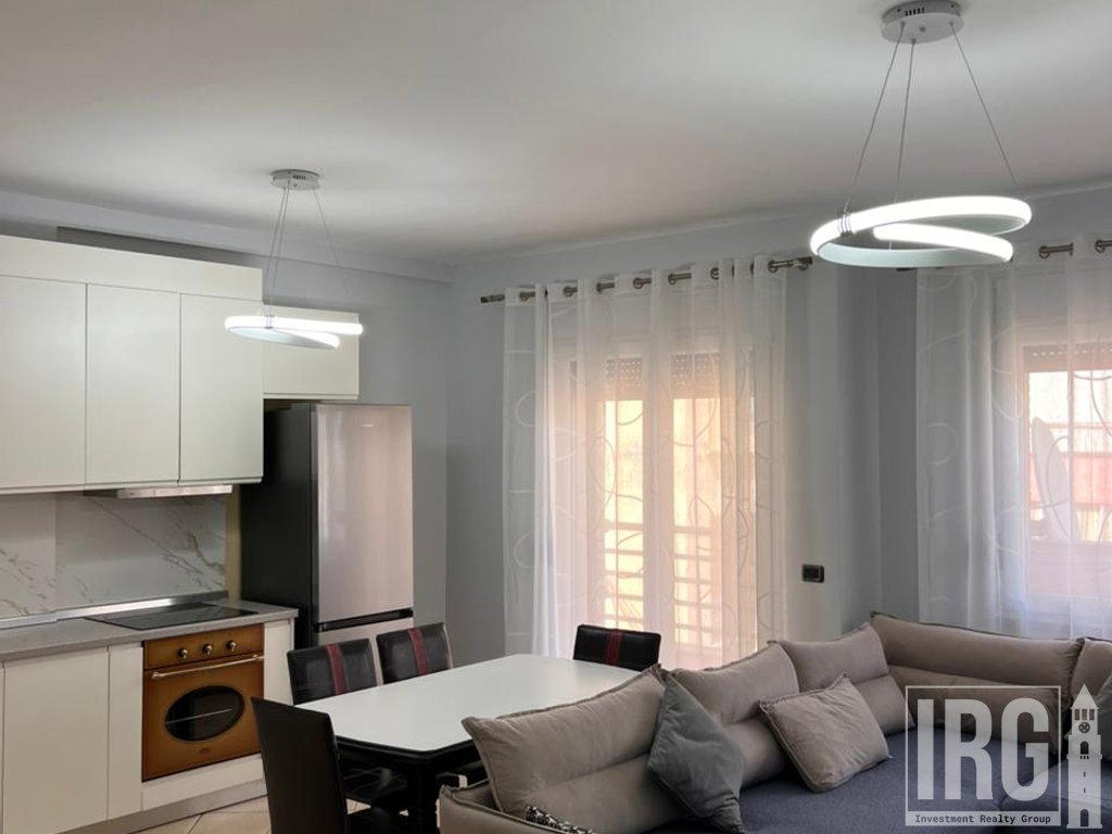 APARTAMENT 2+1+2 NE QENDER TE TIRANES, PRANE 9 KATESHEVE