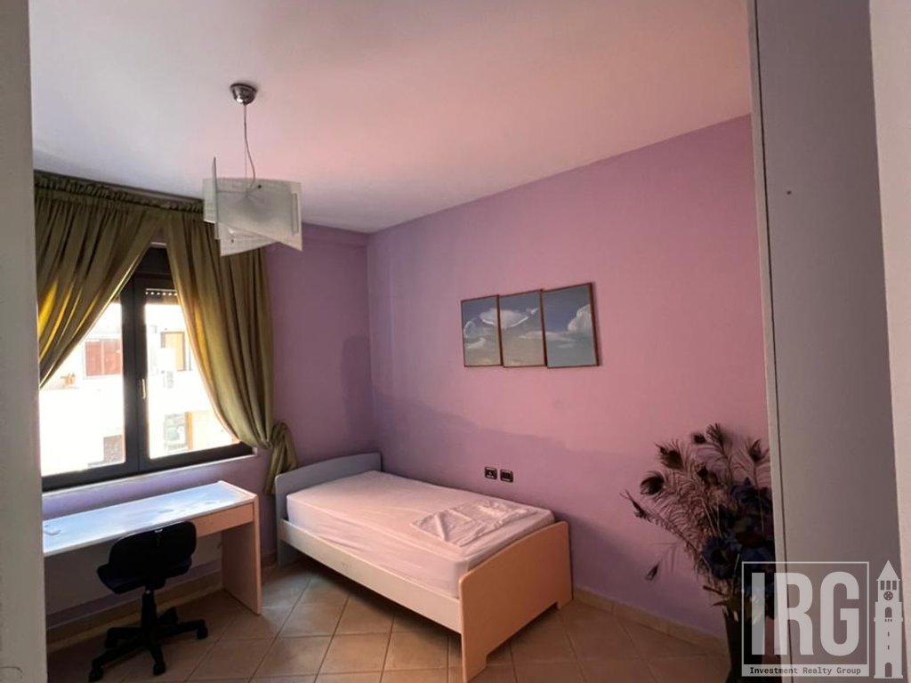 APARTAMENT 2+1+2 NE QENDER TE TIRANES, PRANE 9 KATESHEVE