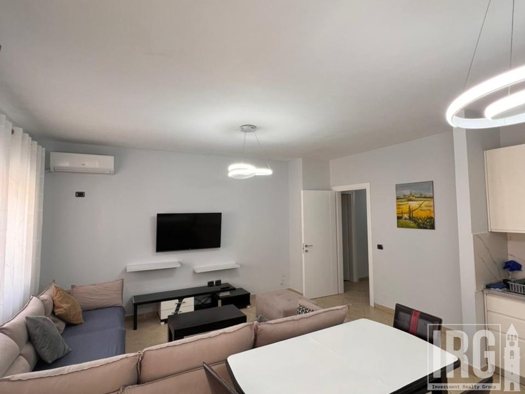 APARTAMENT 2+1+2 NE QENDER TE TIRANES, PRANE 9 KATESHEVE