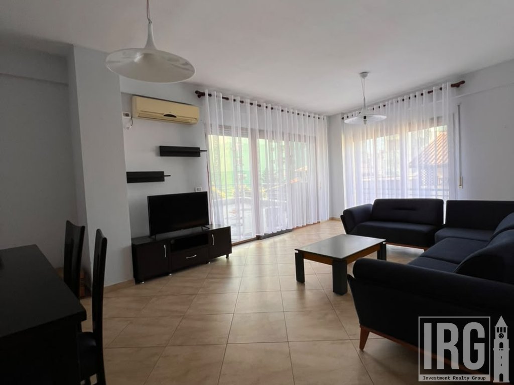 APARTAMENT 2+1+VERANDE TE KOMUNA E PARISIT