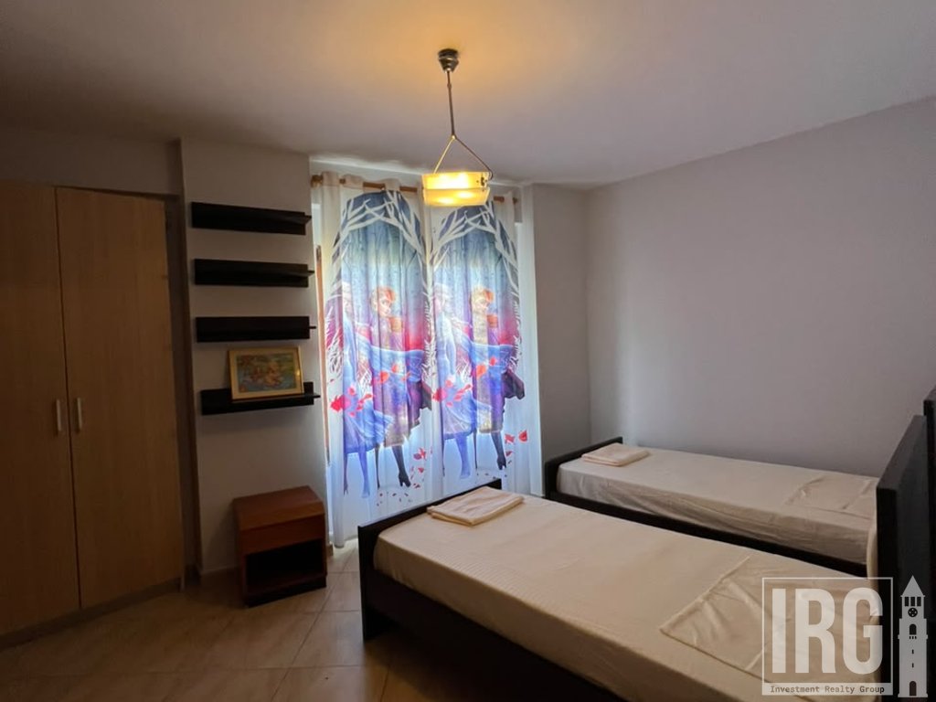APARTAMENT 2+1+VERANDE TE KOMUNA E PARISIT