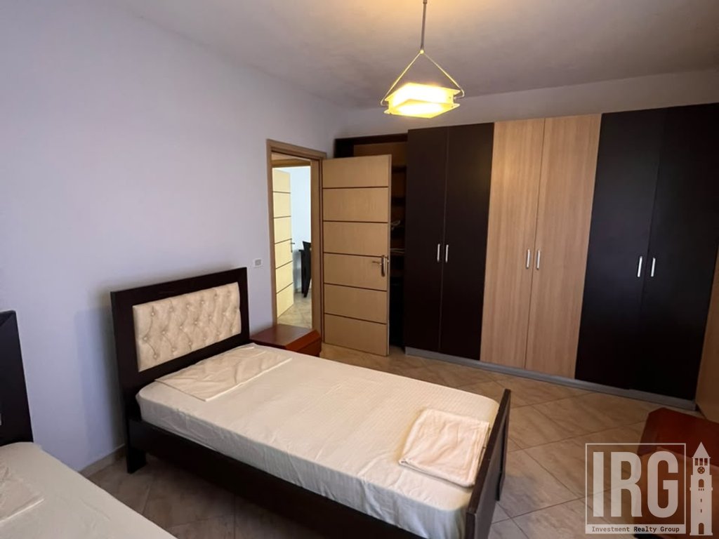 APARTAMENT 2+1+VERANDE TE KOMUNA E PARISIT