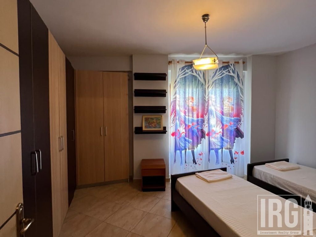 APARTAMENT 2+1+VERANDE TE KOMUNA E PARISIT