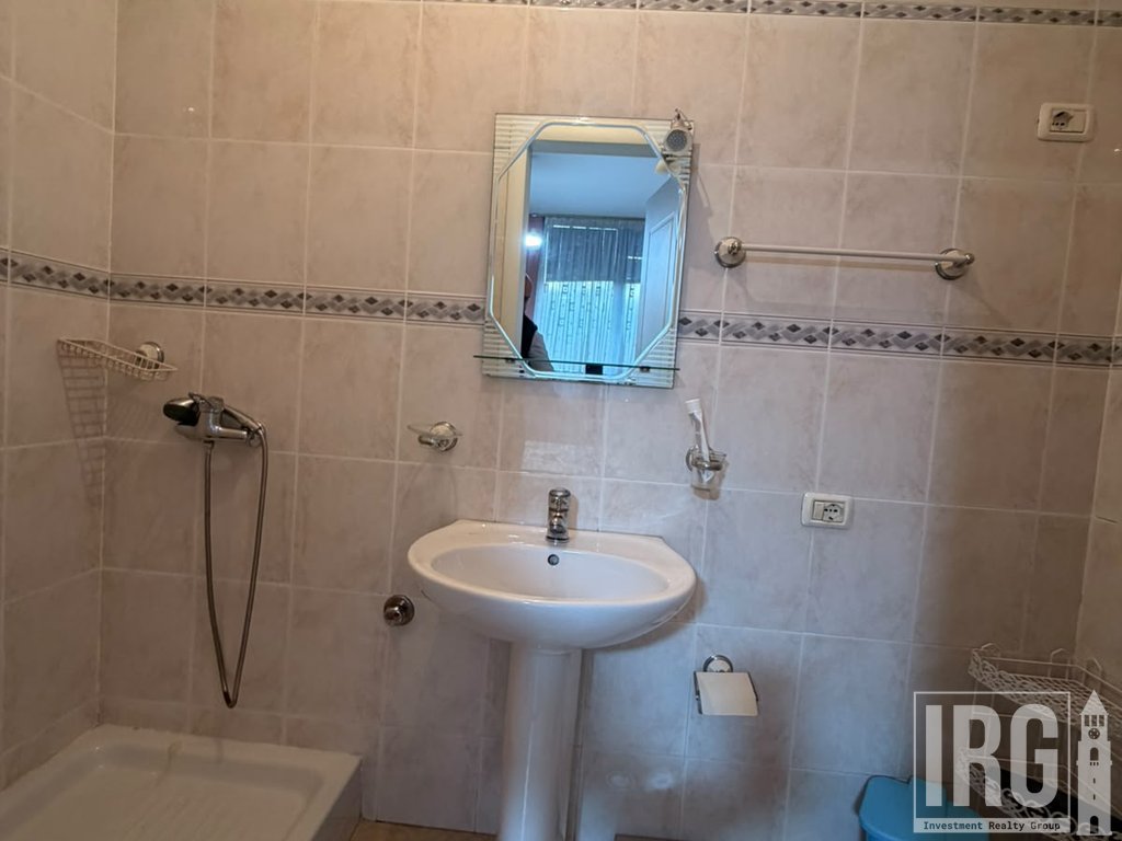 Qender, Apartament 2+1 me qira!