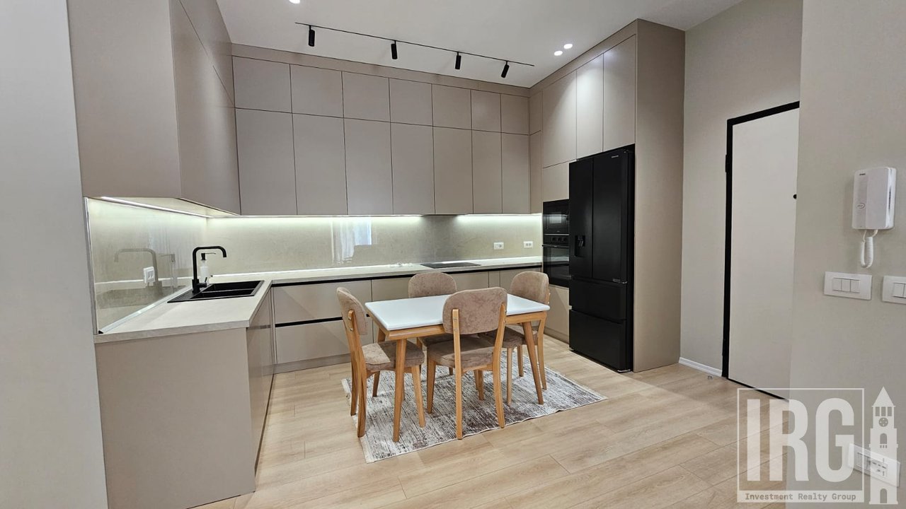 Apartament 3+1 me Oborr Privat- Eden Residence, Sauk