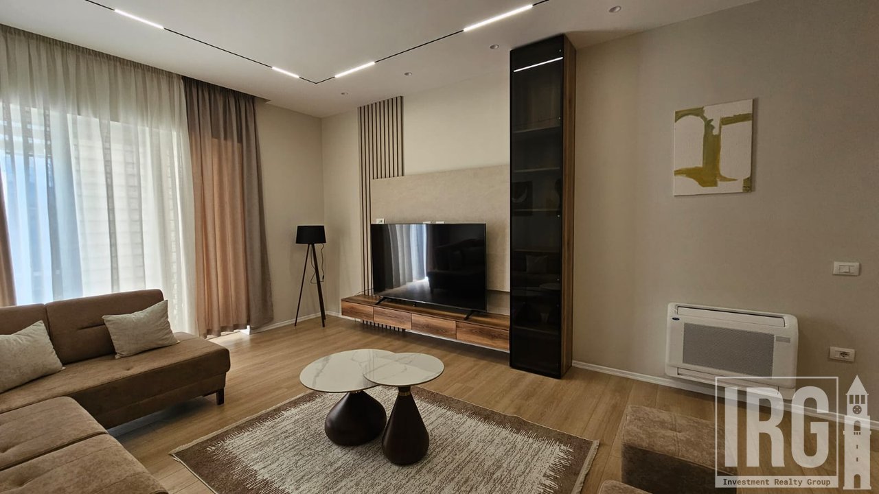 Apartament 3+1 me Oborr Privat- Eden Residence, Sauk