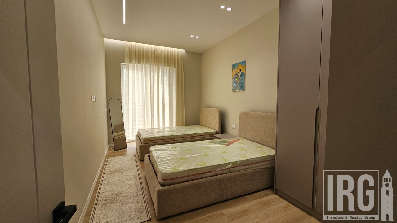 Apartament 3+1 me Oborr Privat- Eden Residence, Sauk