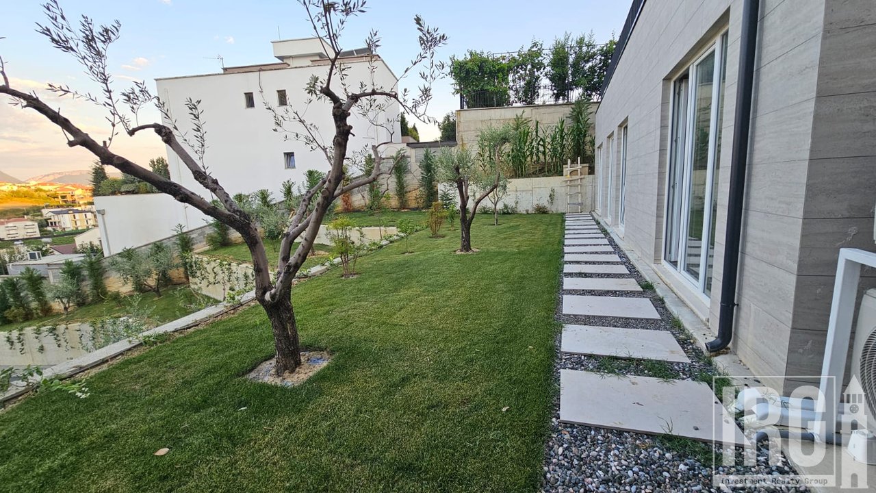 Apartament 3+1 me Oborr Privat- Eden Residence, Sauk