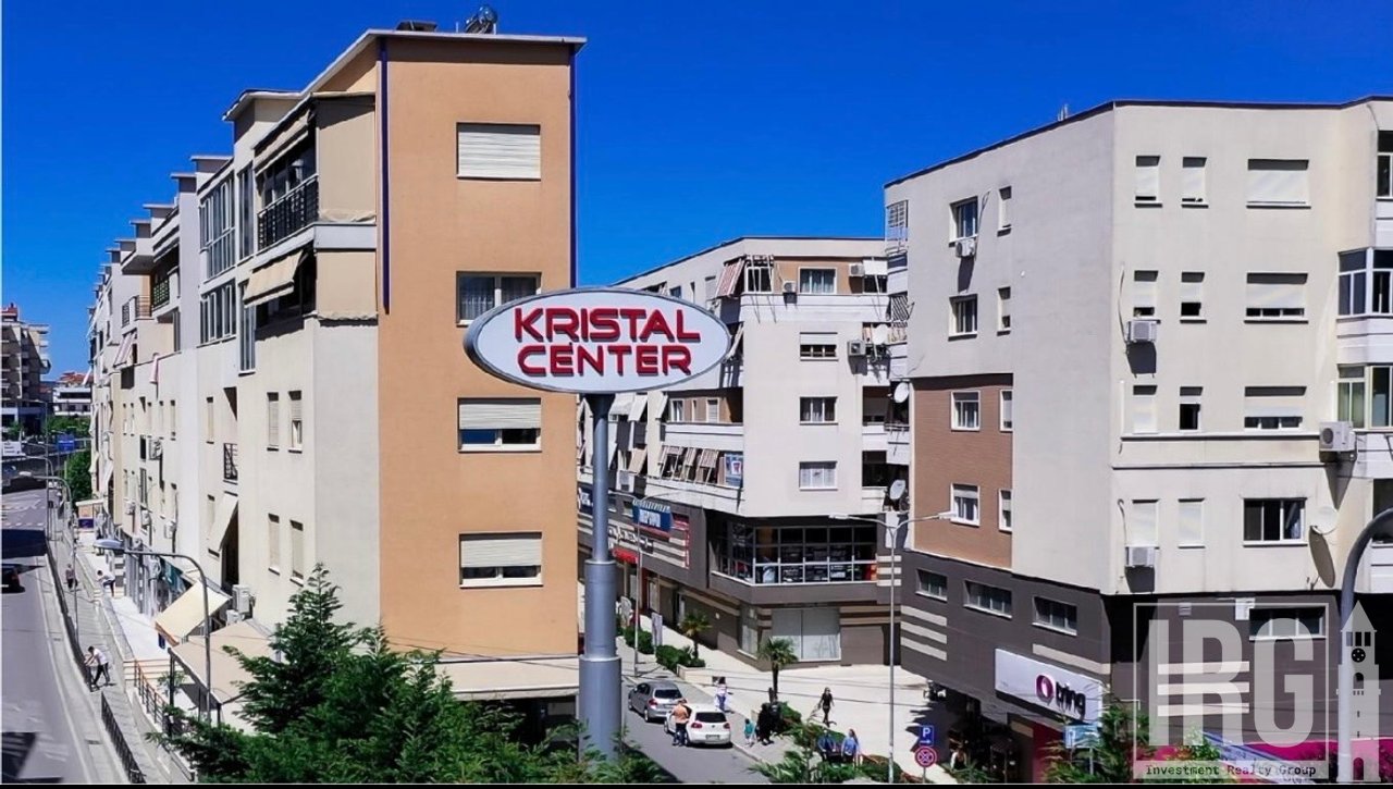 AMBIENT KOMERCIAL NË KOMUNËN E PARISIT, PRANË KRISTAL CENTER!