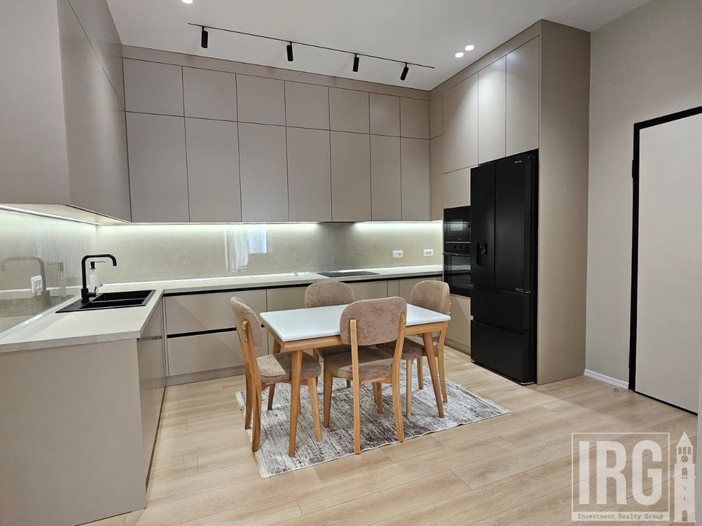 Apartament 3+1 me Oborr Privat- Eden Residence, Sauk