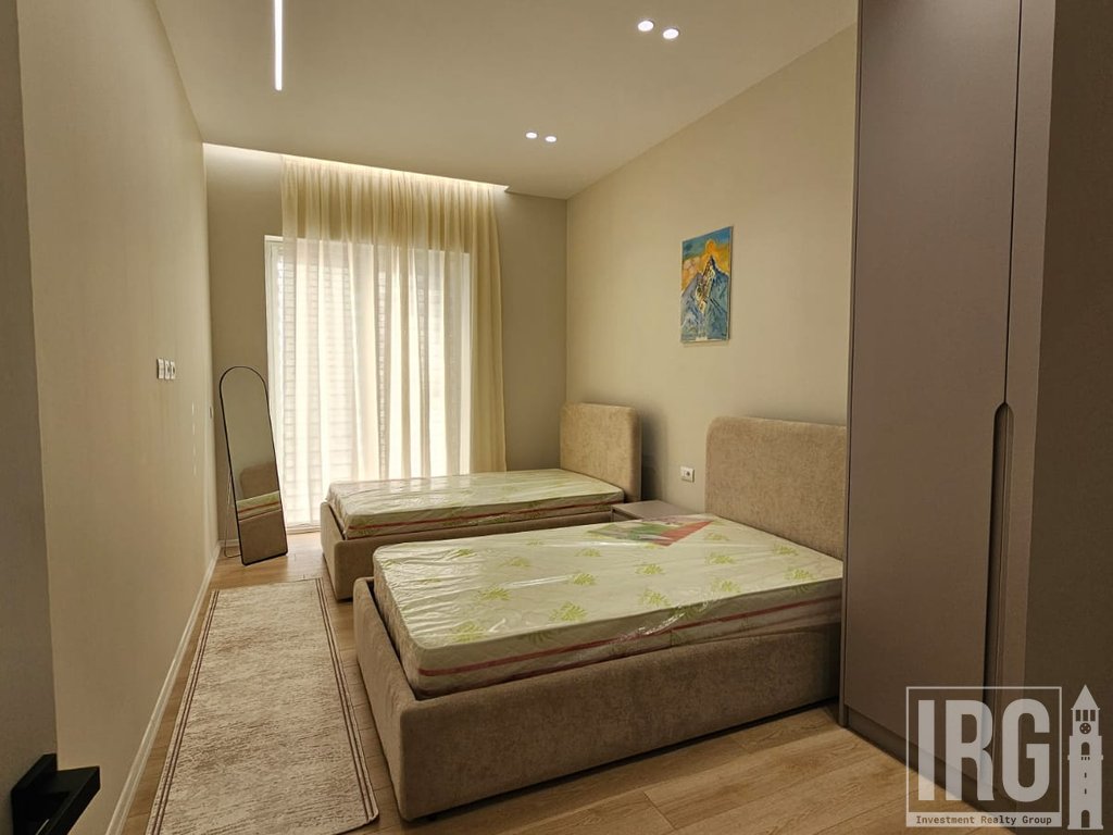 Apartament 3+1 me Oborr Privat- Eden Residence, Sauk