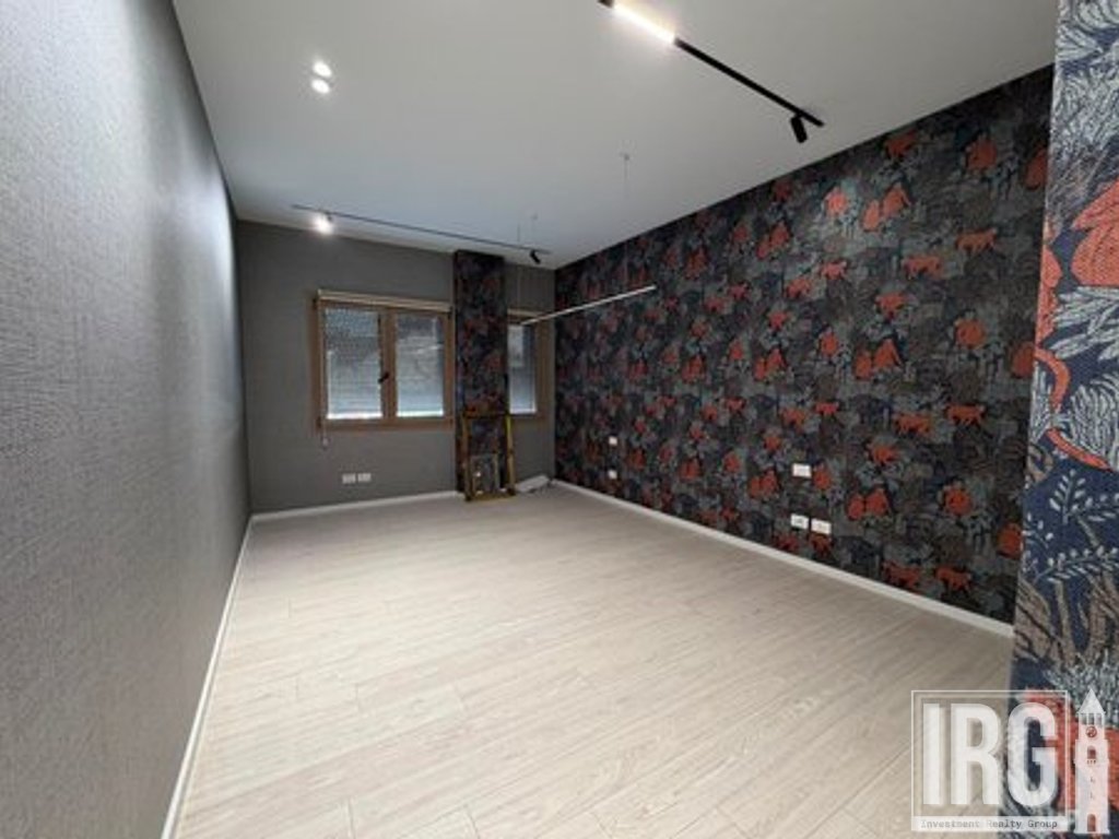 Super Ambiente 118 m2 per zyra prane Stadiumit Air Albania!