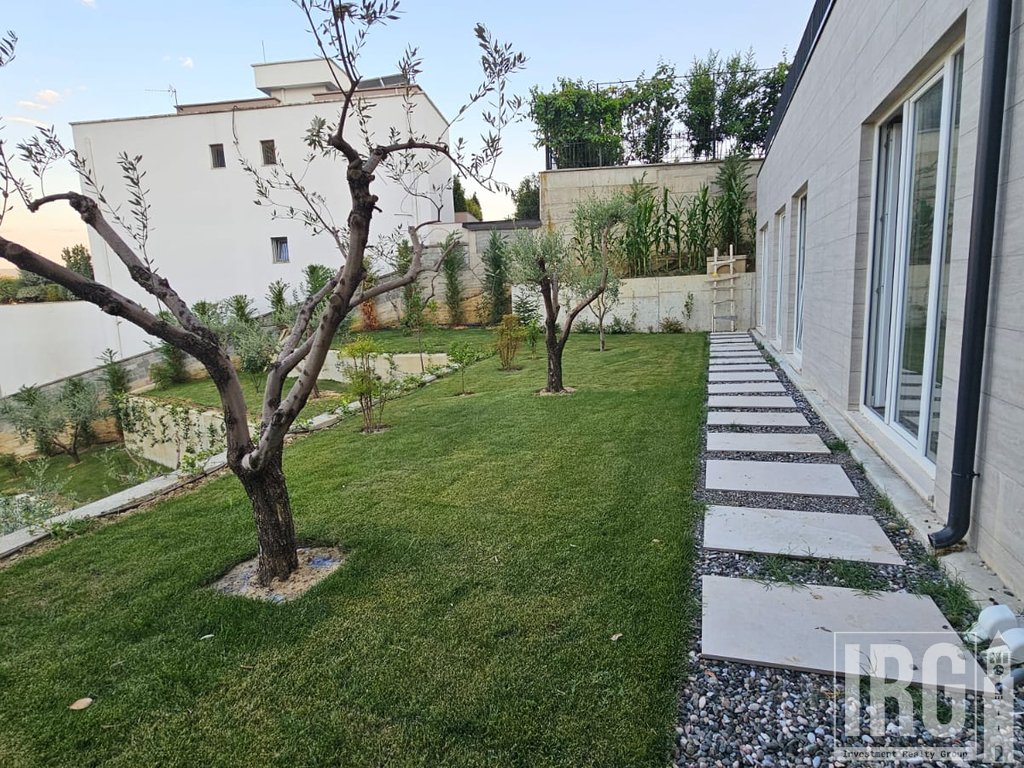 Apartament 3+1 me Oborr Privat- Eden Residence, Sauk