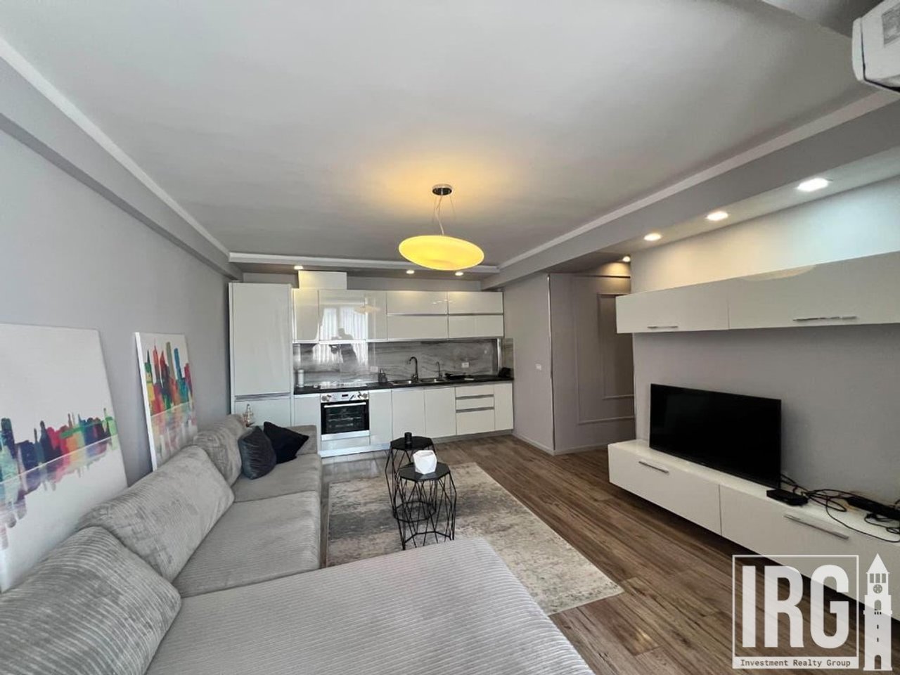 For rent, 1+1 apartment, Bllok, Tirana.
Former Blloku SAMI FRASHRI STREET Tirana